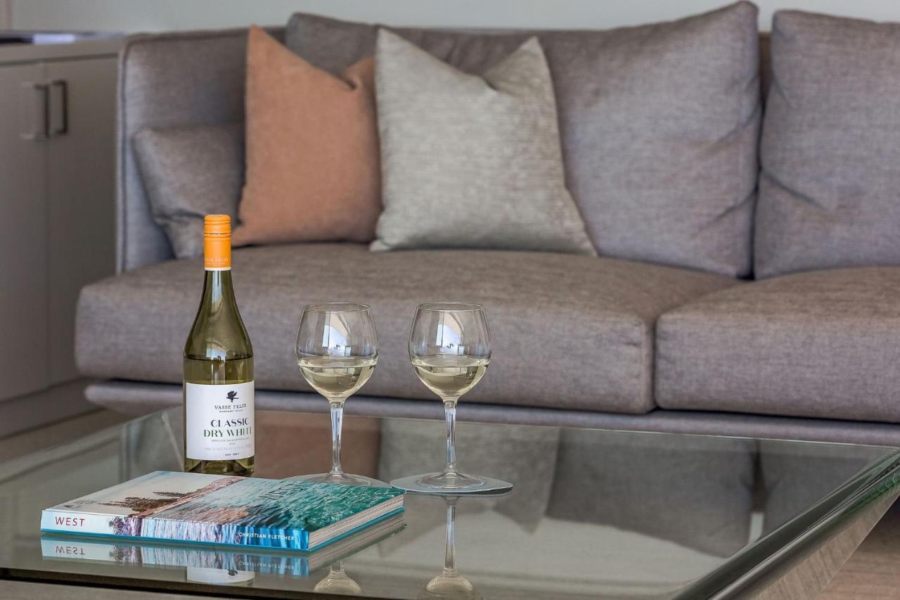 Smiths Beach Resort Yallingup Zewnętrze zdjęcie A bottle of 2015 Dry Creek Valley Sauvignon Blanc